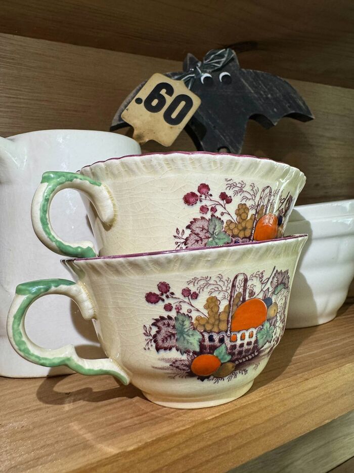 84 Amazing Thrift Store Finds That Might Make Your Inner Grandma Happy