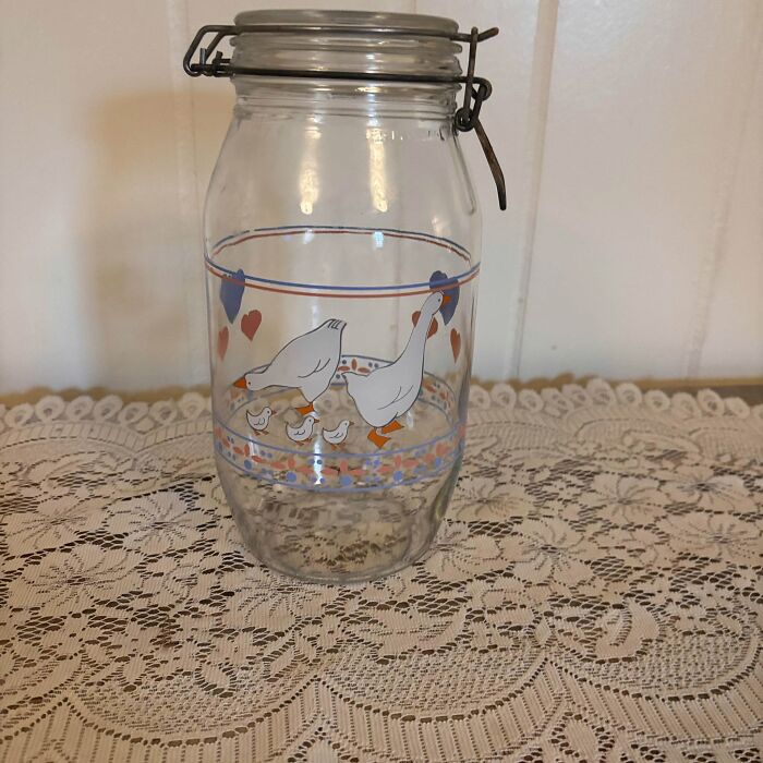 84 Amazing Thrift Store Finds That Might Make Your Inner Grandma Happy