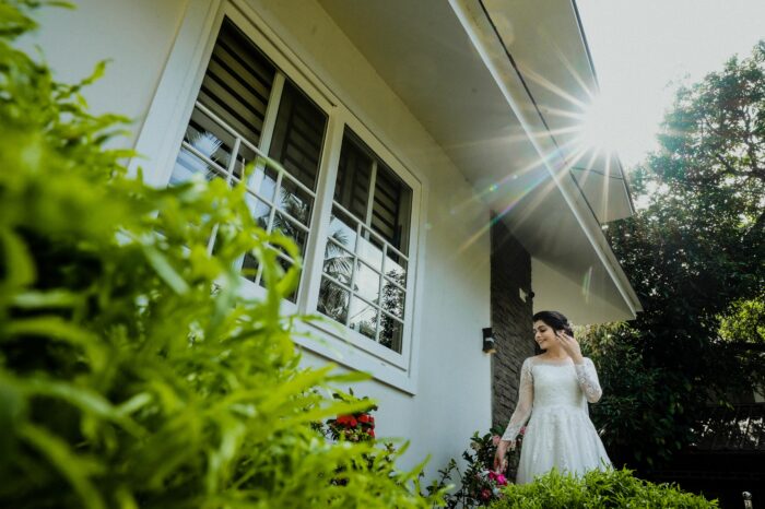 Entitled Bride Takes Over Man’s Porch For Wedding Pics, Starts Crying When He Kicks Her Out Hours Later Entitled Bride Takes Over Man’s Porch For Wedding Pics, Starts Crying When He Kicks Her Out Hours Later