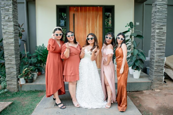 Entitled Bride Takes Over Man’s Porch For Wedding Pics, Starts Crying When He Kicks Her Out Hours Later Entitled Bride Takes Over Man’s Porch For Wedding Pics, Starts Crying When He Kicks Her Out Hours Later