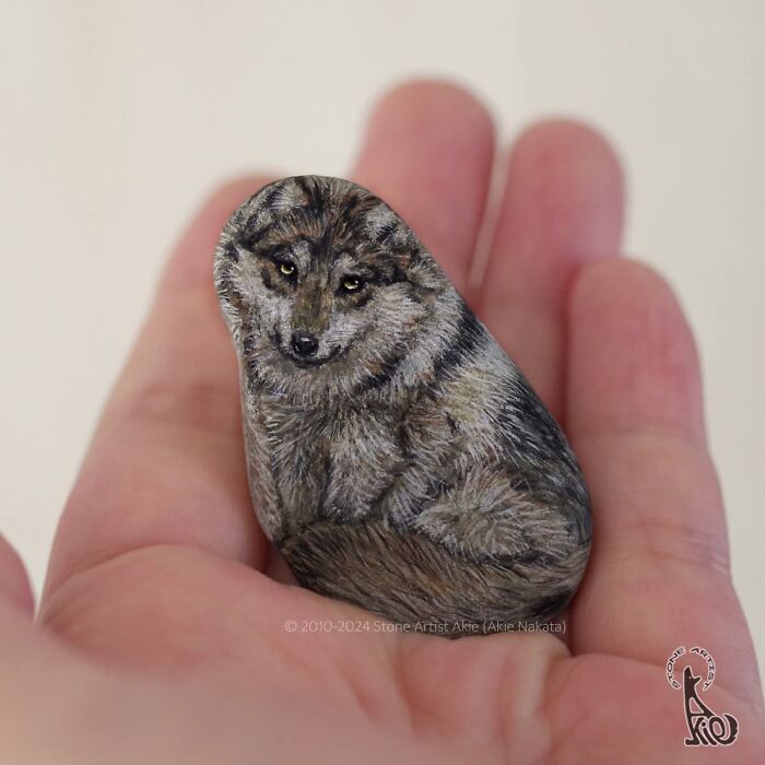 Japanese Artist Transforms Ordinary Stones Into Adorable Dogs With Incredible Detail (30 Pics)