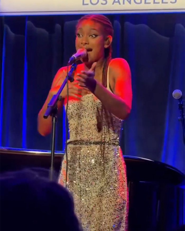 “No Idea What I Just Watched”: Will Smith’s Daughter Willow Roasted Over Bizarre Behavior During Live Performance “No Idea What I Just Watched”: Will Smith’s Daughter Willow Roasted Over Bizarre Behavior During Live Performance