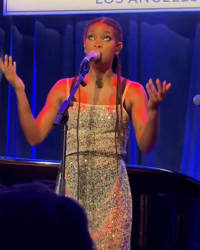 “No Idea What I Just Watched”: Will Smith’s Daughter Willow Roasted Over Bizarre Behavior During Live Performance “No Idea What I Just Watched”: Will Smith’s Daughter Willow Roasted Over Bizarre Behavior During Live Performance