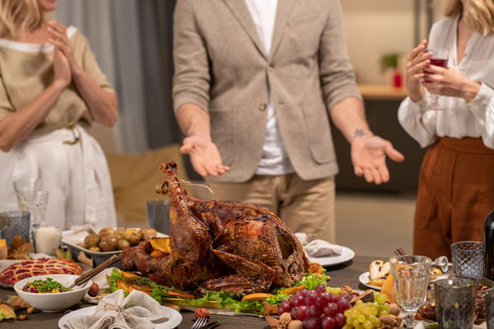 Thanksgiving Turns Into Screamfest After Immature Brother Drives Sister To Snap Back At His Tantrum Thanksgiving Turns Into Screamfest After Immature Brother Drives Sister To Snap Back At His Tantrum