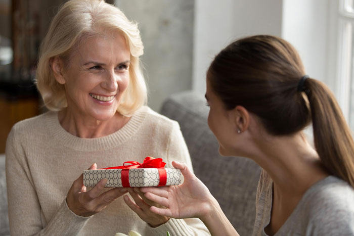 Toxic Mom Tries To Control Her Whole Family, Daughter-In-Law Refuses To Let Her Get Away With It Toxic Mom Tries To Control Her Whole Family, Daughter-In-Law Refuses To Let Her Get Away With It