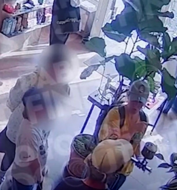 Body Language Expert Spots Telling Details In Kelly Clarkson&rsquo;s Leaked Security Footage As Store Feud Rages On
