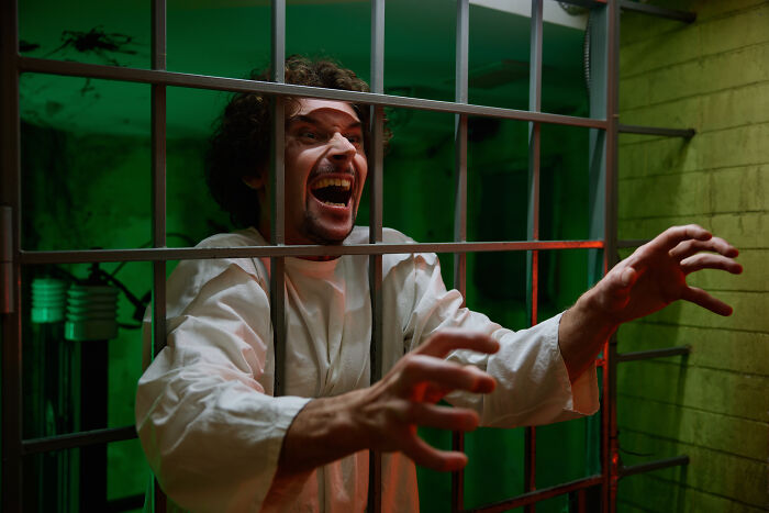89 Funny Haunted House Stories That Show Just How Weird People Get When They&rsquo;re Terrified