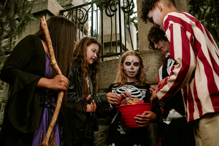 89 Funny Haunted House Stories That Show Just How Weird People Get When They&rsquo;re Terrified