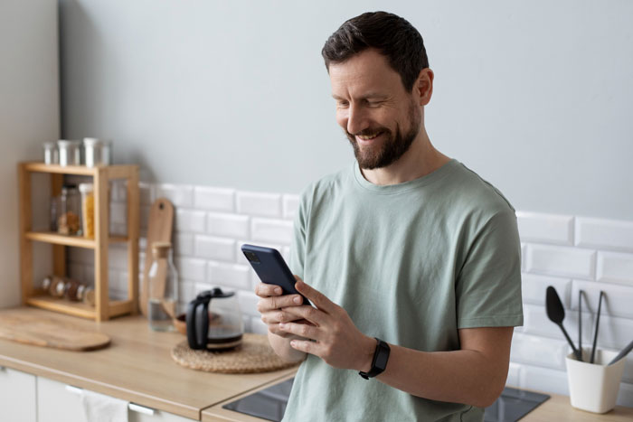 &ldquo;Where Can I Plug My Xbox?&rdquo;: Delivery Nurse Shares 5 Things Dads Do That Infuriate Her