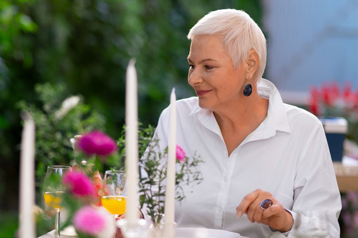 Groom’s Stepmom Spends $6,400 On Luxuries For The Wedding, Leaves Son With All The Bills And Vanishes Groom’s Stepmom Spends $6,400 On Luxuries For The Wedding, Leaves Son With All The Bills And Vanishes
