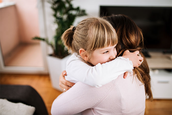 Woman Starts Dating Guy Almost 20 Years Older, Realizes He’s Been Hiding A Daughter