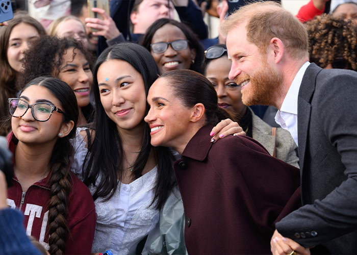 “This Makes Me Sick”: Meghan And Harry Face Backlash As Netizens Spot Something Odd During Nottingham Outing “This Makes Me Sick”: Meghan And Harry Face Backlash As Netizens Spot Something Odd During Nottingham Outing