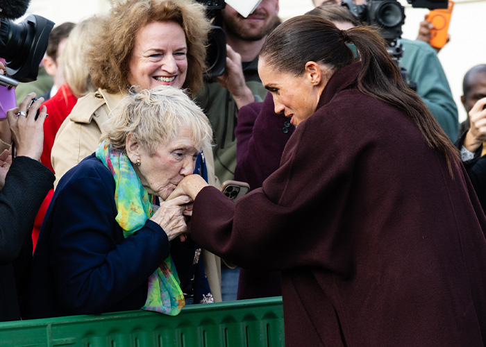“This Makes Me Sick”: Meghan And Harry Face Backlash As Netizens Spot Something Odd During Nottingham Outing “This Makes Me Sick”: Meghan And Harry Face Backlash As Netizens Spot Something Odd During Nottingham Outing