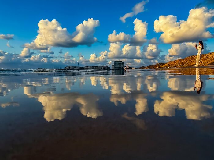 This Photographer Took 30,000 Photos Across 16 Different iPhones, And Here Are 27 Results This Photographer Took 30,000 Photos Across 16 Different iPhones, And Here Are 27 Results