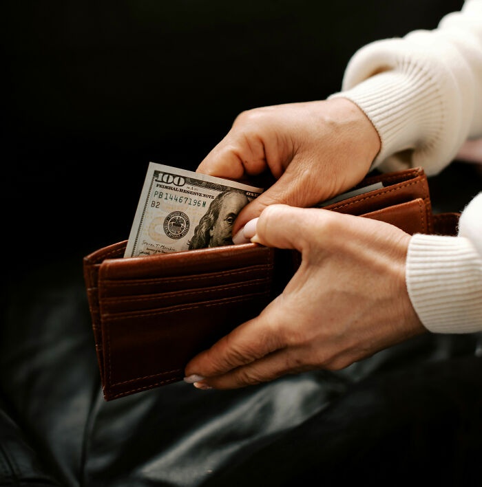 43 Things Wealthy People Considered Totally Normal That Left Their Friends Stunned 43 Things Wealthy People Considered Totally Normal That Left Their Friends Stunned