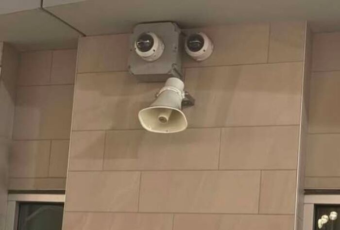80 Random Objects That Accidentally Look Like They&rsquo;re Staring Right At You
