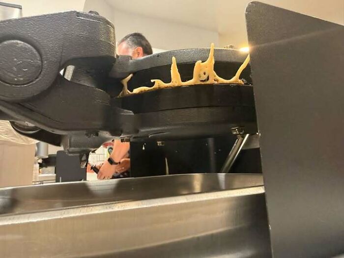 80 Random Objects That Accidentally Look Like They&rsquo;re Staring Right At You