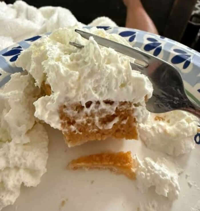 80 Random Objects That Accidentally Look Like They&rsquo;re Staring Right At You