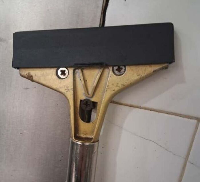 80 Random Objects That Accidentally Look Like They&rsquo;re Staring Right At You