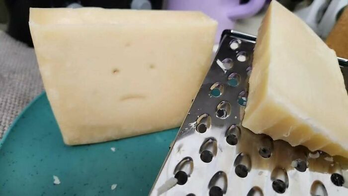 80 Random Objects That Accidentally Look Like They&rsquo;re Staring Right At You