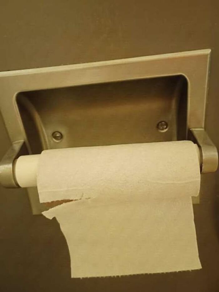 80 Random Objects That Accidentally Look Like They&rsquo;re Staring Right At You
