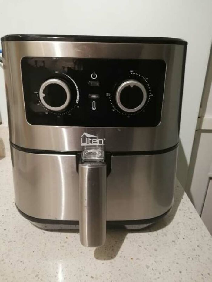 80 Random Objects That Accidentally Look Like They&rsquo;re Staring Right At You