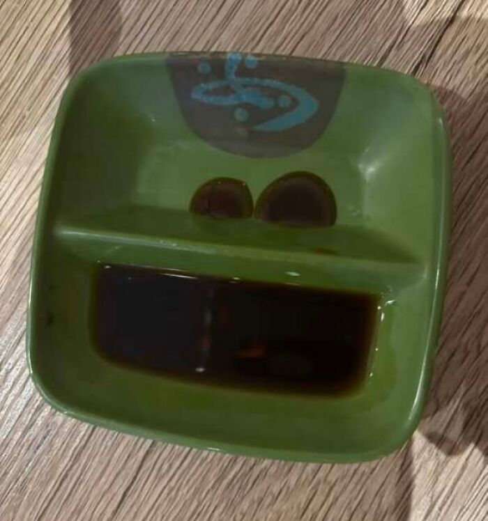 80 Random Objects That Accidentally Look Like They&rsquo;re Staring Right At You