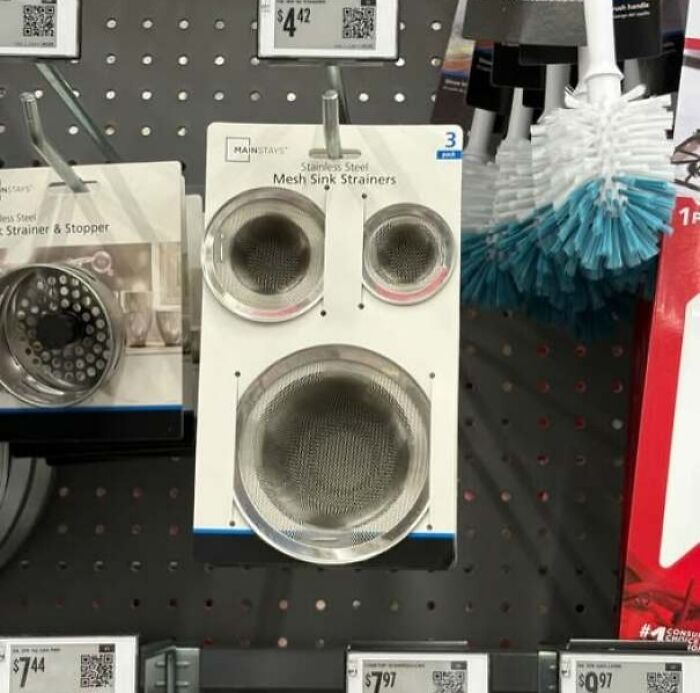 80 Random Objects That Accidentally Look Like They&rsquo;re Staring Right At You