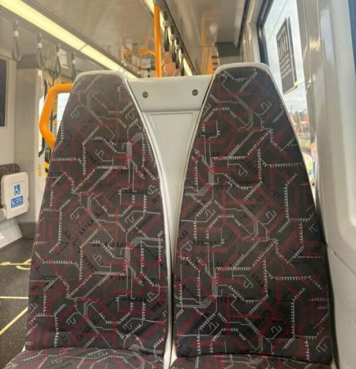 80 Random Objects That Accidentally Look Like They&rsquo;re Staring Right At You