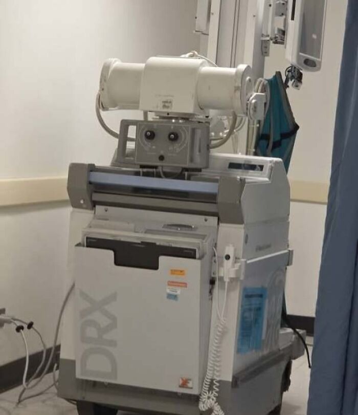 80 Random Objects That Accidentally Look Like They&rsquo;re Staring Right At You