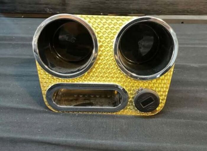 80 Random Objects That Accidentally Look Like They&rsquo;re Staring Right At You