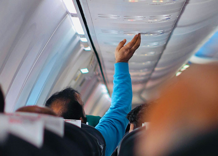 46 Times People Got Stuck Next To An Entitled Passenger And Had Nowhere To Escape At 30,000 Feet