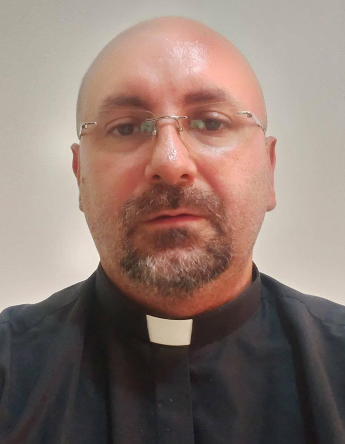 Priest Loses His Life After Massive Crucifix Falls On Him During Livestreamed Mass Priest Loses His Life After Massive Crucifix Falls On Him During Livestreamed Mass