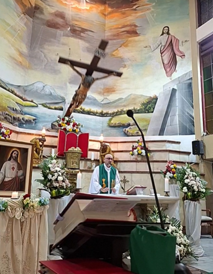 Priest Loses His Life After Massive Crucifix Falls On Him During Livestreamed Mass Priest Loses His Life After Massive Crucifix Falls On Him During Livestreamed Mass