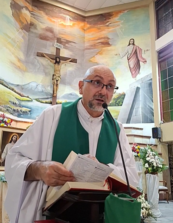 Priest Loses His Life After Massive Crucifix Falls On Him During Livestreamed Mass Priest Loses His Life After Massive Crucifix Falls On Him During Livestreamed Mass