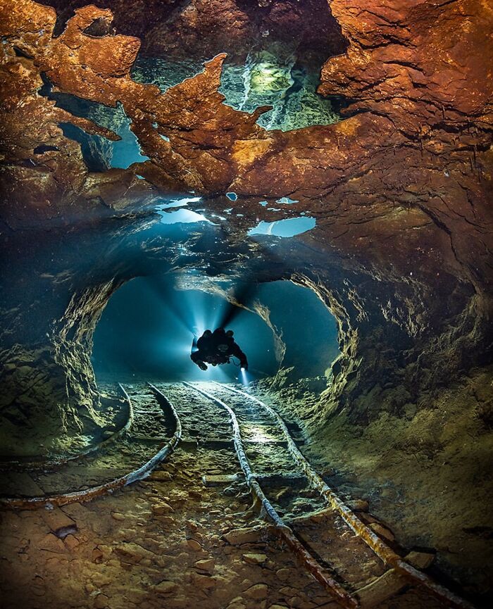 89 Creepy Deep-Water Photos That Might Stay In Your Head For A While