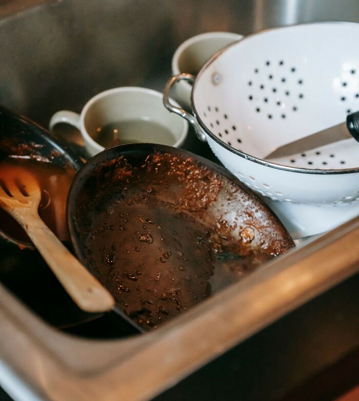 65 Awkward And Alarming Things People Saw At Someone&rsquo;s House That Ended All Future Visits