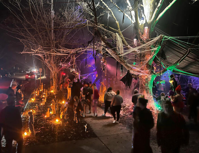 Neighborhood &lsquo;Karen&rsquo; Complains About Dad&rsquo;s Epic Halloween Display, Then The Whole Community Gets Involved
