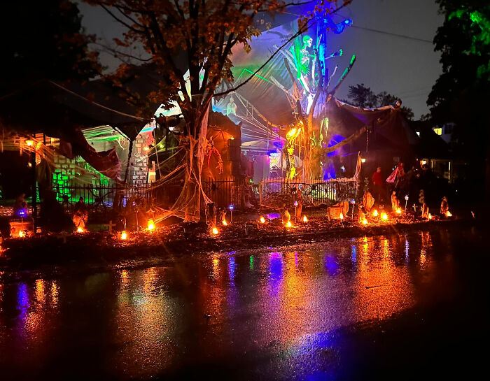 Neighborhood &lsquo;Karen&rsquo; Complains About Dad&rsquo;s Epic Halloween Display, Then The Whole Community Gets Involved