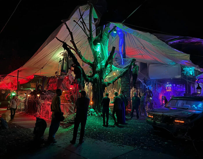 Neighborhood &lsquo;Karen&rsquo; Complains About Dad&rsquo;s Epic Halloween Display, Then The Whole Community Gets Involved
