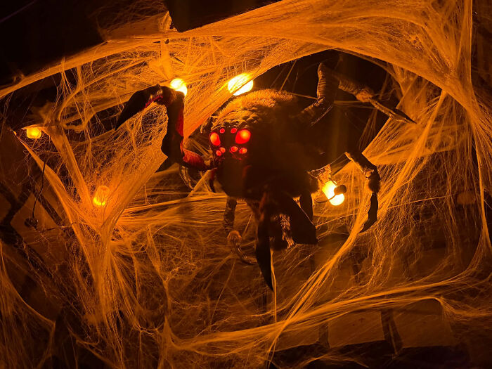 Neighborhood &lsquo;Karen&rsquo; Complains About Dad&rsquo;s Epic Halloween Display, Then The Whole Community Gets Involved