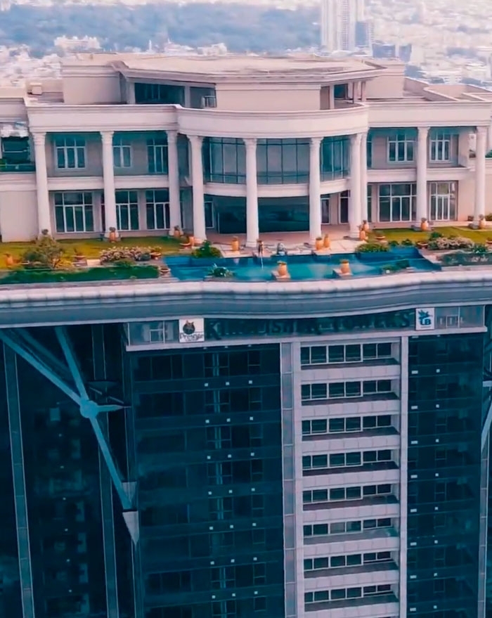 Indian Tycoon&rsquo;s Rooftop Mansion Has A Pool, A Lawn And A Skyline View, But Its Owner Can&rsquo;t Come Home