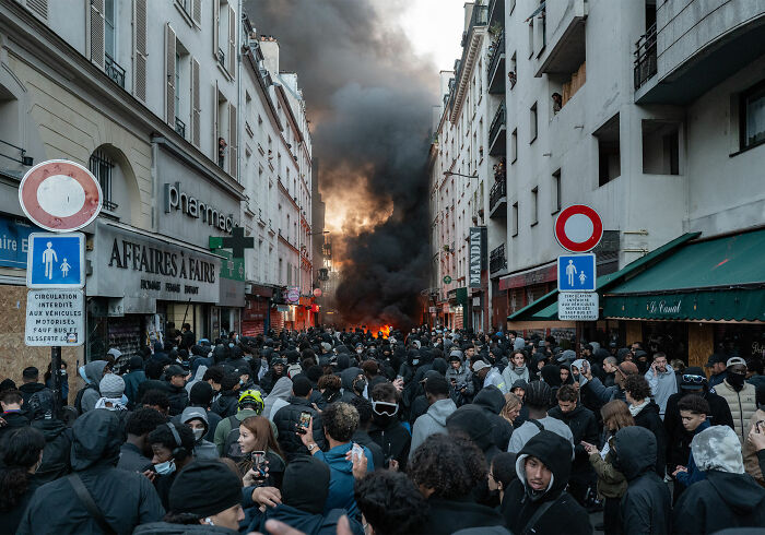 Shopkeeper Goes Viral After Defending Store During The France Riots As Everyone Makes The Same Observation Shopkeeper Goes Viral After Defending Store During The France Riots As Everyone Makes The Same Observation