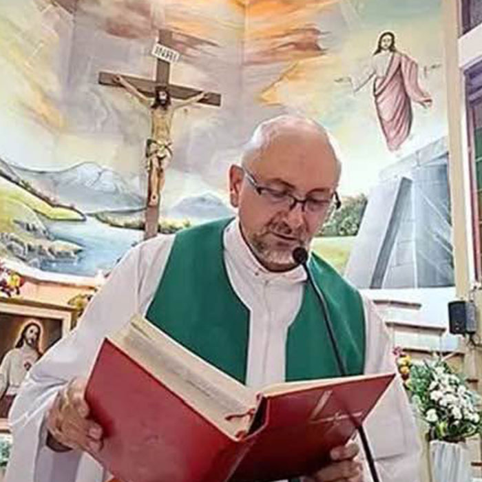 Church Breaks Silence After Crucifix Falls On Priest During Live Mass As His Haunting Final Words Are Revealed Church Breaks Silence After Crucifix Falls On Priest During Live Mass As His Haunting Final Words Are Revealed