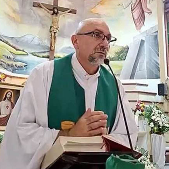 Church Breaks Silence After Crucifix Falls On Priest During Live Mass As His Haunting Final Words Are Revealed Church Breaks Silence After Crucifix Falls On Priest During Live Mass As His Haunting Final Words Are Revealed