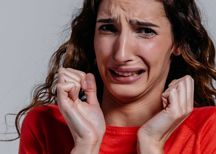 Haunted House Workers Expose The Odd And Bizarre Guest Behavior They’ve Witnessed (66 Stories) Haunted House Workers Expose The Odd And Bizarre Guest Behavior They’ve Witnessed (66 Stories)