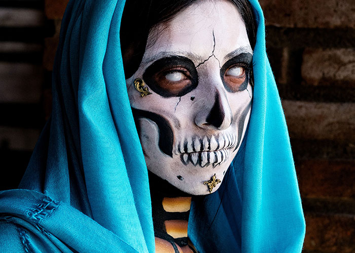 Haunted House Workers Expose The Odd And Bizarre Guest Behavior They’ve Witnessed (66 Stories) Haunted House Workers Expose The Odd And Bizarre Guest Behavior They’ve Witnessed (66 Stories)