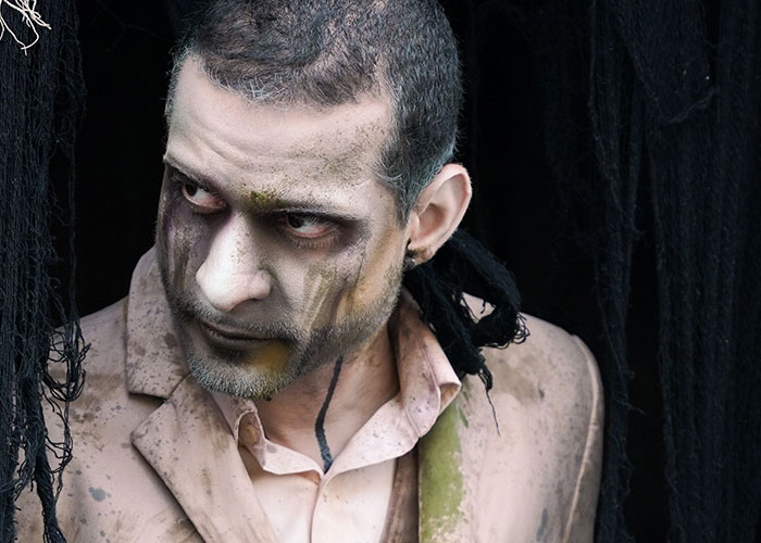 Haunted House Workers Expose The Odd And Bizarre Guest Behavior They’ve Witnessed (66 Stories) Haunted House Workers Expose The Odd And Bizarre Guest Behavior They’ve Witnessed (66 Stories)