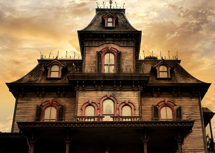 Haunted House Workers Expose The Odd And Bizarre Guest Behavior They’ve Witnessed (66 Stories) Haunted House Workers Expose The Odd And Bizarre Guest Behavior They’ve Witnessed (66 Stories)