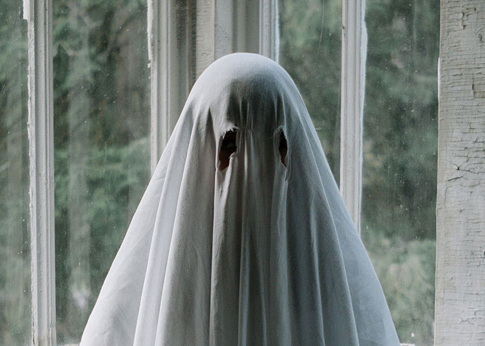 Haunted House Workers Expose The Odd And Bizarre Guest Behavior They’ve Witnessed (66 Stories) Haunted House Workers Expose The Odd And Bizarre Guest Behavior They’ve Witnessed (66 Stories)